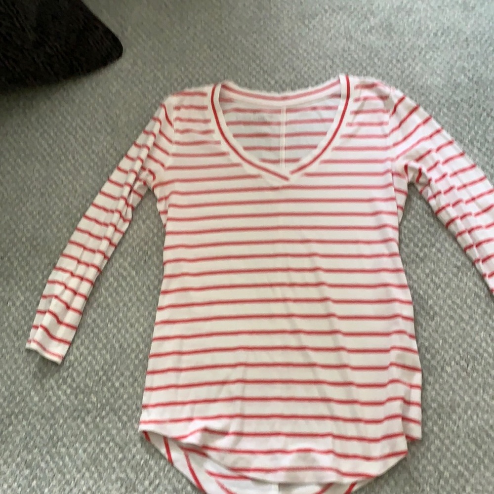 Stripped v-neck long sleeve top